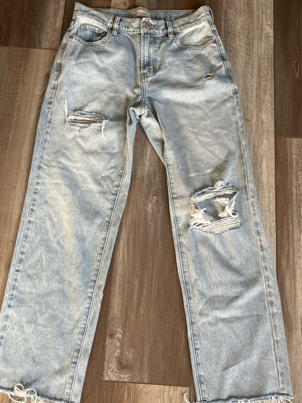 Unworn size 25 PacSun Light Blue Ripped 90s Straight Leg Jeans
